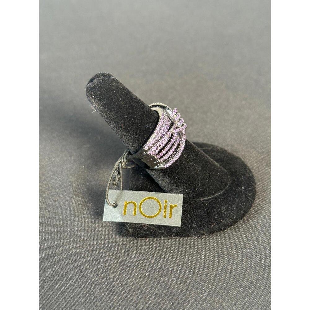 nOir JEWELRY SIX BAND TWIST PURPLE RHINESTONE SIZE 7 - Picture 2 of 3